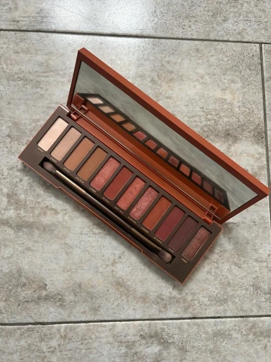 Urban Decay Naked Heat Palette - Picture 2 of 2